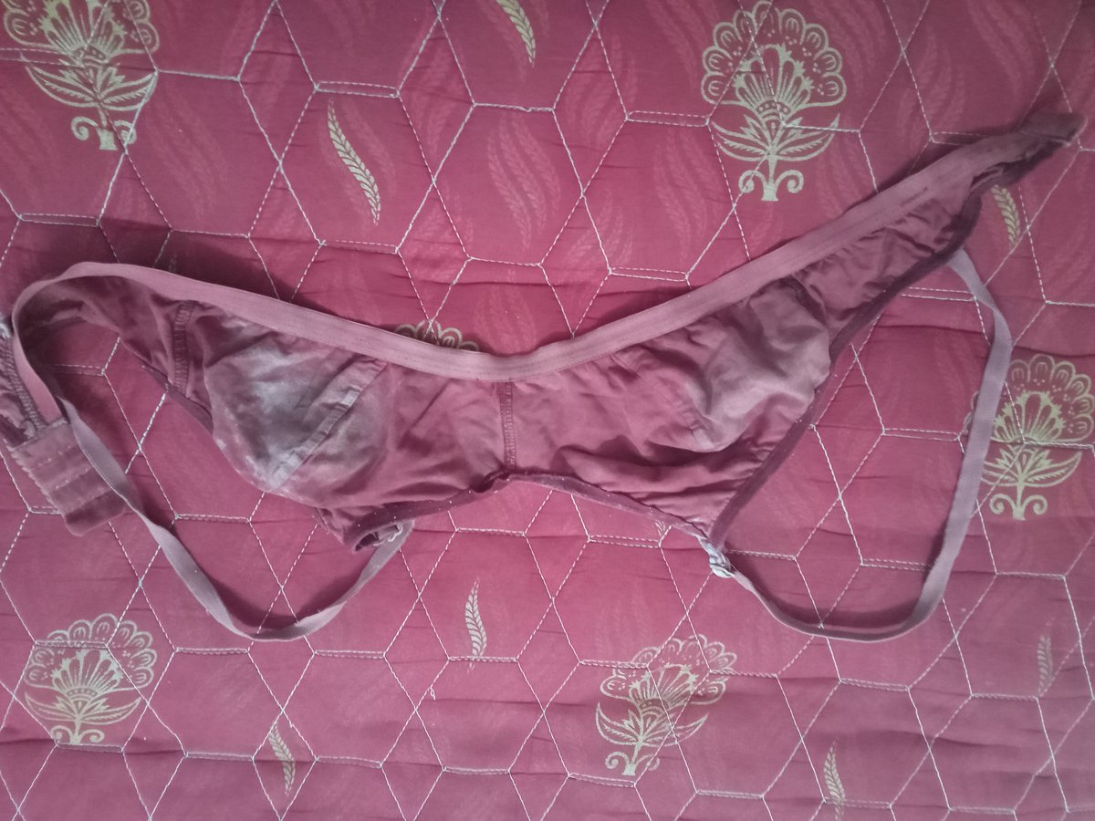 darkscreen1212's tweet photo. Idhu en akka oda bra 
Size 32 ava molaiya yaru pakkuringa https://t.co/RmzMEVkVSh