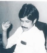 yogivimal's tweet photo. मेरे भावी ससुर 'दी पियोनीर' मे मिलने आए, अपने घर बताया, लड़का अच्छा है थोड़ा दुबला है। जवाब आया अभी अकेला है, खाई तब मोटाई! उनकी तरेफ से हामी हो गयी। मै बोला बिना मिले मेरी हामी नही है। उनके लिये ये पशोपेश का विषेय था! मे दहेज 1 पैसा नही ले रहा था, तो ये कोई बड़ी डिमांड नही थी 🥰 https://t.co/aYNfVz5j9L