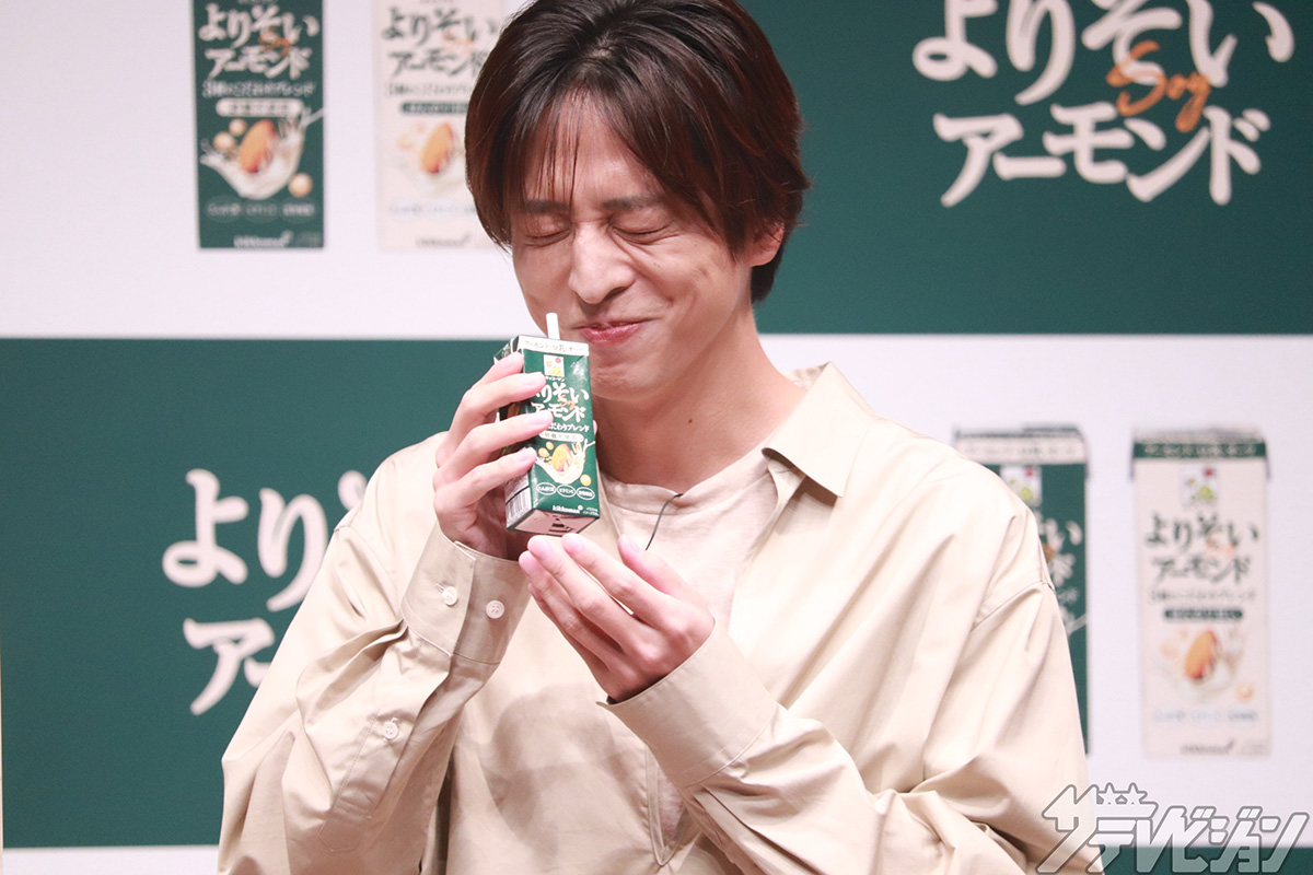 thetvjp's tweet photo. ＼詳細レポ🍋／
#timelesz #寺西拓人、新CM発表会で見せた
優しいまなざしと“よりそい力”
「ただ寄り添ってあげることを大切に」

▼記事の続きはこちら
https://t.co/GKE2cKC830

#キッコーマンよりそいアーモンド
#よりそいアーモンド https://t.co/FikZIh0YcP