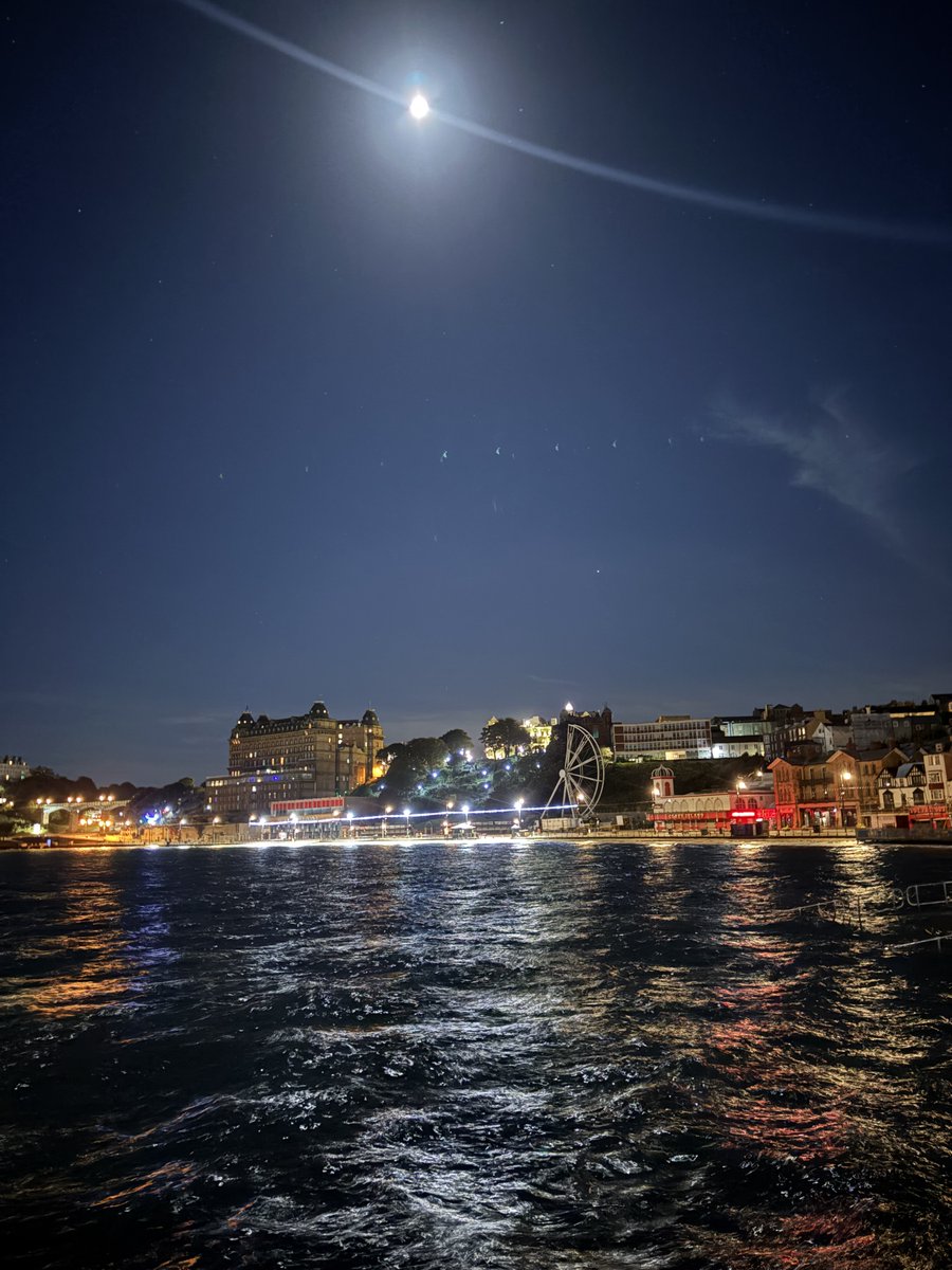 FYoungWriter's tweet photo. #Tuesday #Scarborough #moonlight #morning 🌖 Mild in the moonlight this morning  🌊 Quite a high tide  🌊  Have a good day 🌖 https://t.co/1HMR1SY77v