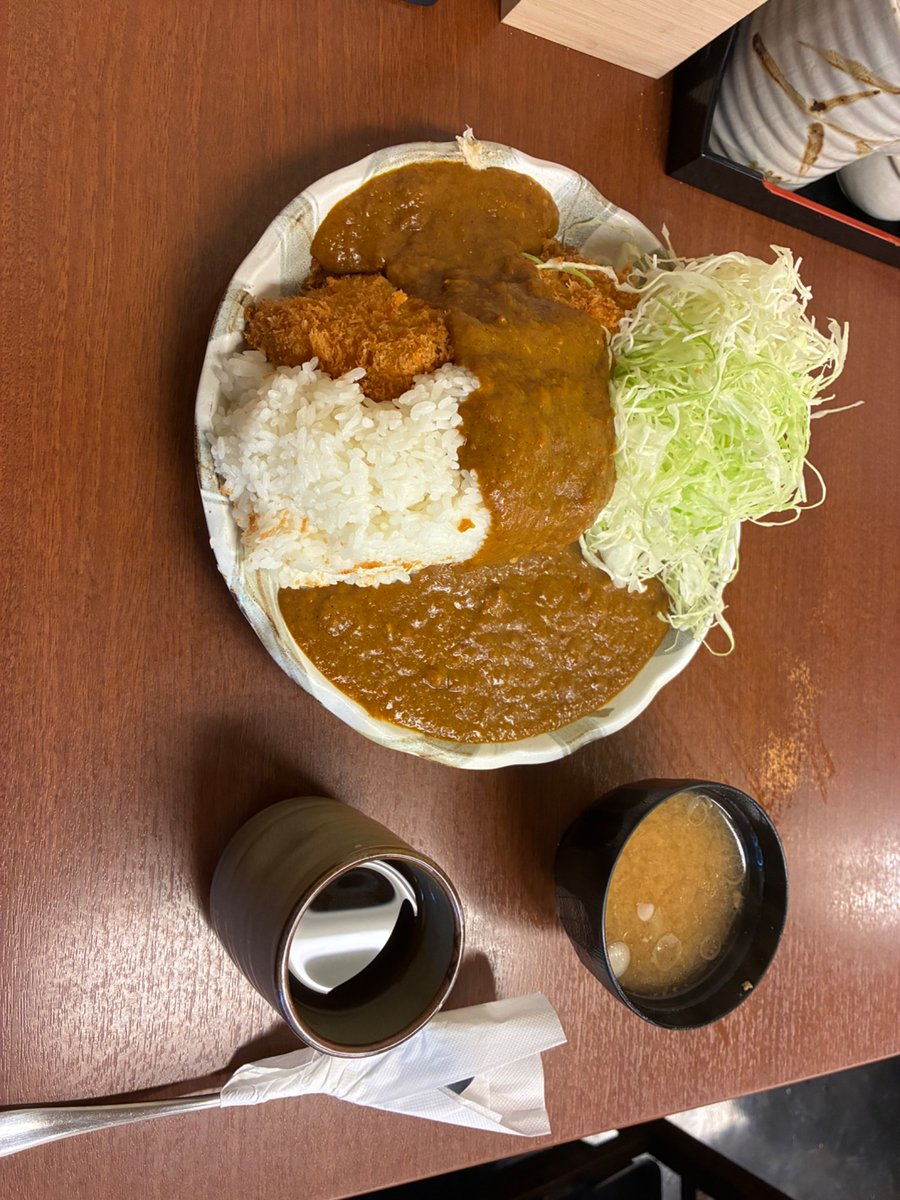 abc_yuuki_kapi's tweet photo. 池袋 清水屋
老舗とんかつ屋
ロースカツカレー定食1230円
大盛り無料※写真は普通盛り

ナイスなボリューム
キャベツもドッサリ
定期的に食べたくなる家庭用カレー最強(◎'ω')b https://t.co/MEr1h7qen5