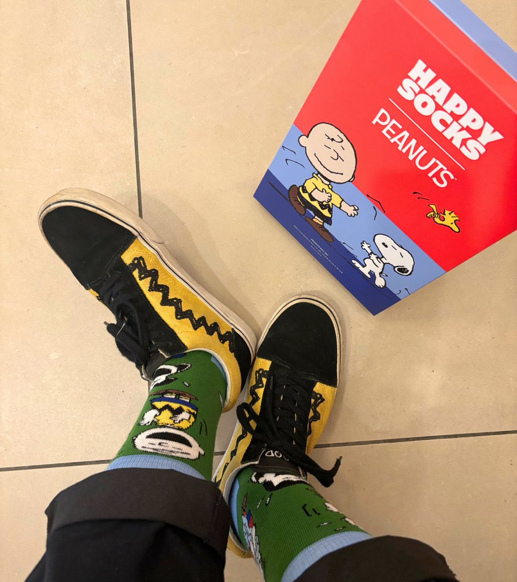 happysocks_jp's tweet photo. ＼Peanutsファン必見👀✨／
スヌーピーと仲間たちが大集合したスペシャルコレクションBOX！
今日の気分はどれにする？🧦✨

なんでもない日も、足元から特別にしちゃおう！

https://t.co/H9MaSVYnMP https://t.co/ZFYHrVTdLe