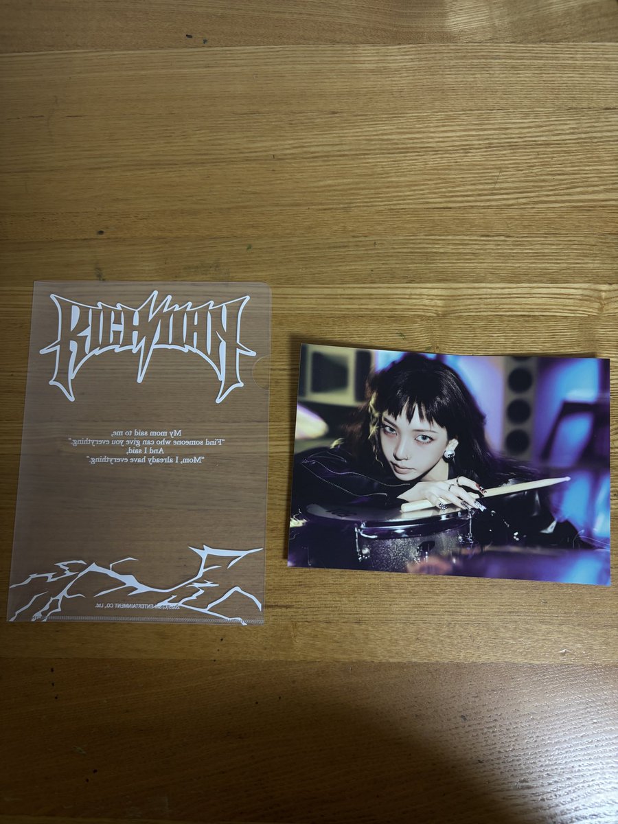 __2rlx's tweet photo. aespa トレカ グッズ 買取

譲：画像
求：買取

グッズ整理のためお譲り先を探しております。
気になるものがございましたらDMまたはリプにお願いいたします🙂‍↕️⟡.·

メルカリでの取引またはPayPayでのお支払いが可能です。

郵送希望📮

 #aespa買取  #aespa https://t.co/RoRvFSmmyc