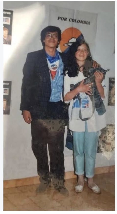 dacahe's tweet photo. @petrogustavo ... vaya a cagar mas bien !!! #kakas 🤮💩
... y de paso se suena la moqueadera que debe tener de tanto consumo !
Ojalá la Vida y el Destino otorguen a nuestra querida Nación #Colombia, la dicha de librarse de Personajes Oscuros, Siniestros y Corruptos como Usted ! Delincuente ! https://t.co/BNCaY4wPzp