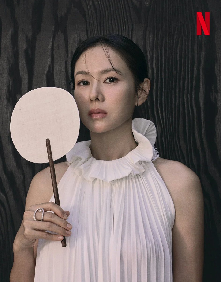 handeuxoxo's tweet photo. (interview) son ye jin says she’ll support her son if he wants to become an actor

“if my son wants to do it, i really want to support him. of course, it’s a field with many difficulties, but isn’t that true for every job?

if my son has a lot of talent, i’d actively recommend it. even if i don’t see any particular talent, if he genuinely wants to do it, how could a parent stop him? i think he should try it first, and if he realizes it’s not the right path for him, he can look for another option.

from what i’ve seen so far, he has good expressiveness, but when i saw him on stage at his christmas recital last time, he was the only one who froze. i think he still has stage fright.” 

😭♥︎ #sonyejin #hyunbin #binjin #현빈 #손예진