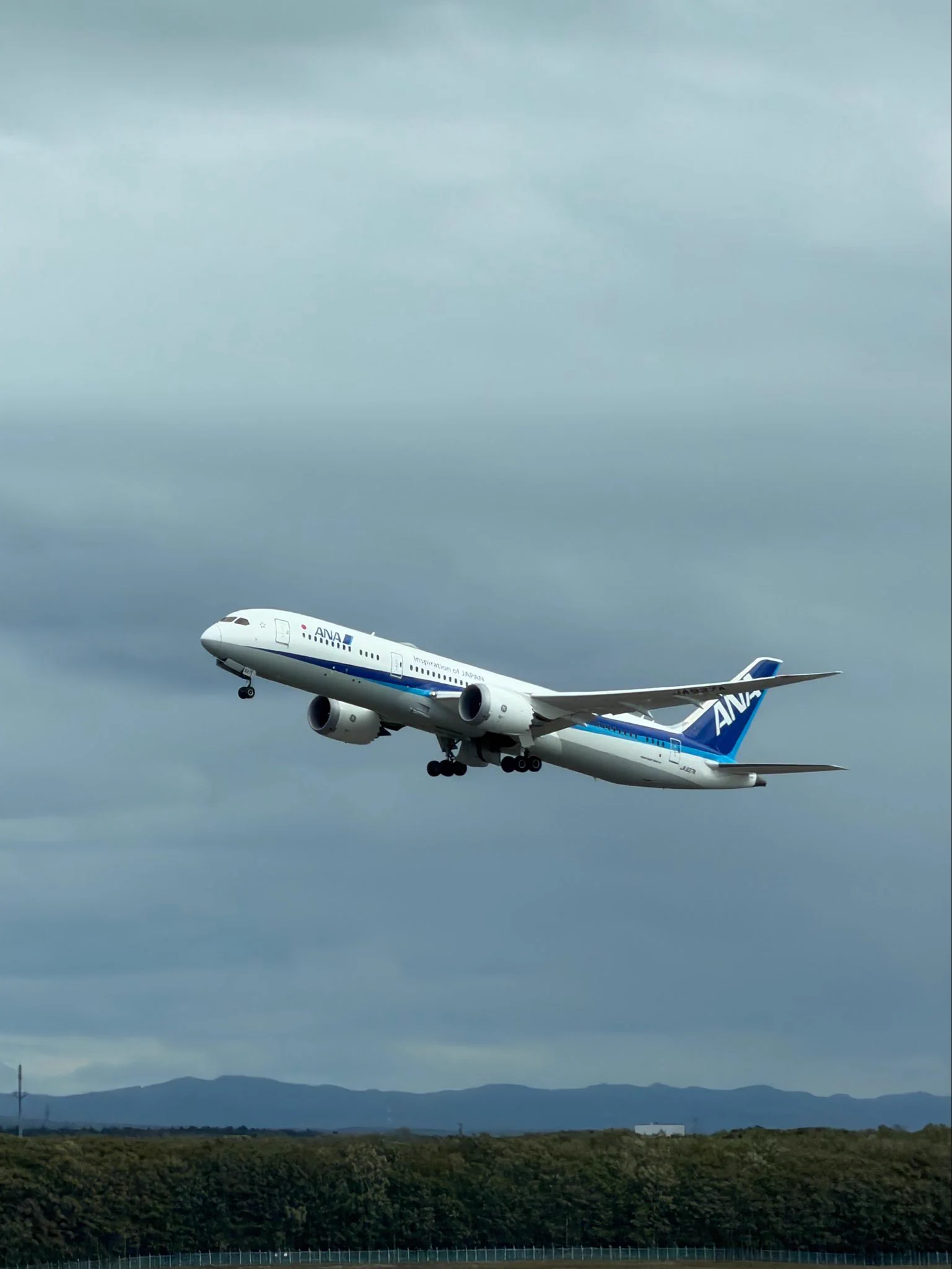 𝑴𝒊𝒌𝒌𝒆𝒚 ♬飛行機とクルマ(BRZ乗り)と沖縄好き女子