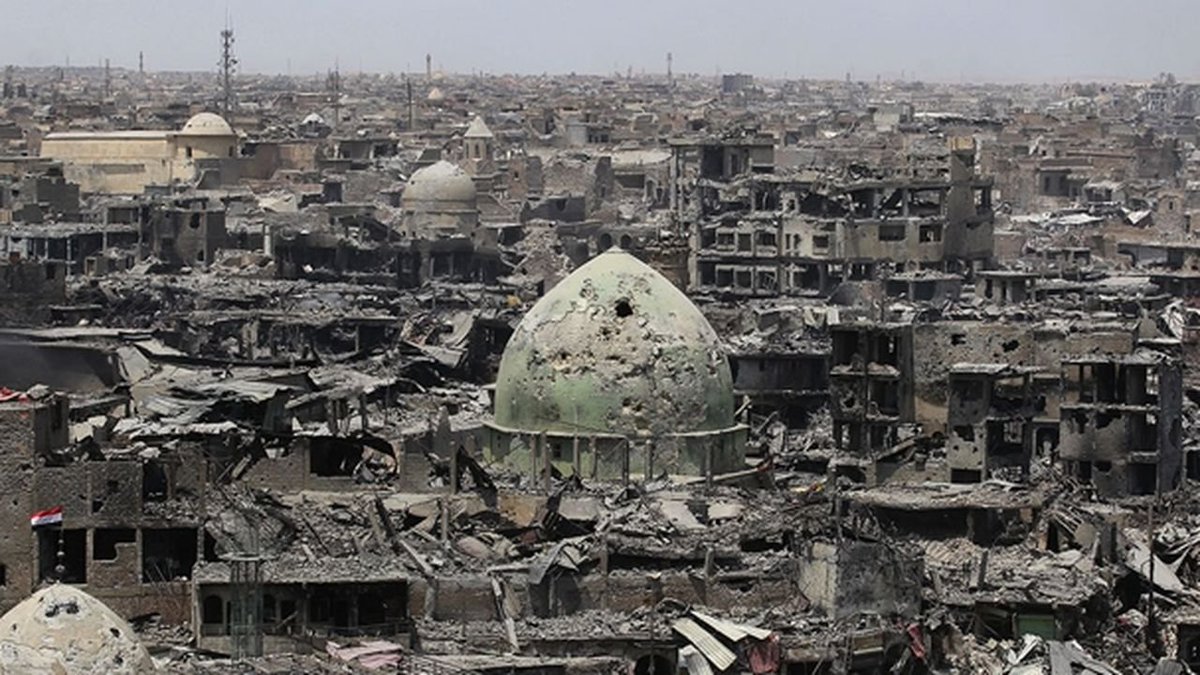 EmmanuelRuimy's tweet photo. Atroce cette photo de Gaza. Si ça ce n'est pas la preuve d'un géno… Oups, c'est Mossoul. Rasée par la coalition, avec la France, pour vaincre Daech. https://t.co/bqOgflyFkQ