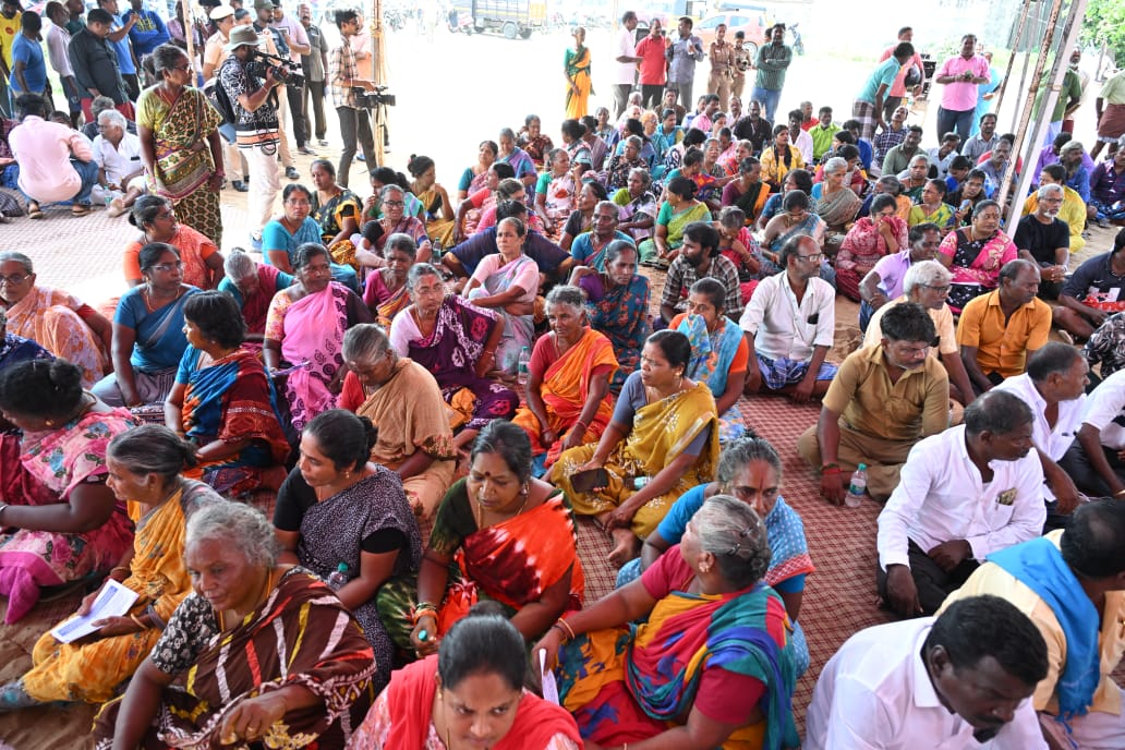 THChennai's tweet photo. Members of the fishing community stage a demonstration against the #TVK-led #TamilNadu government's proposal to construct the new Secretariat complex at #Pattinapakkam in #Chennai.

Photo &amp; video: @srinathmur13516 https://t.co/AtYtCaq7ES