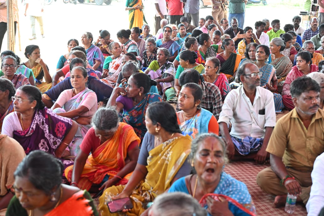 THChennai's tweet photo. Members of the fishing community stage a demonstration against the #TVK-led #TamilNadu government's proposal to construct the new Secretariat complex at #Pattinapakkam in #Chennai.

Photo &amp; video: @srinathmur13516 https://t.co/AtYtCaq7ES