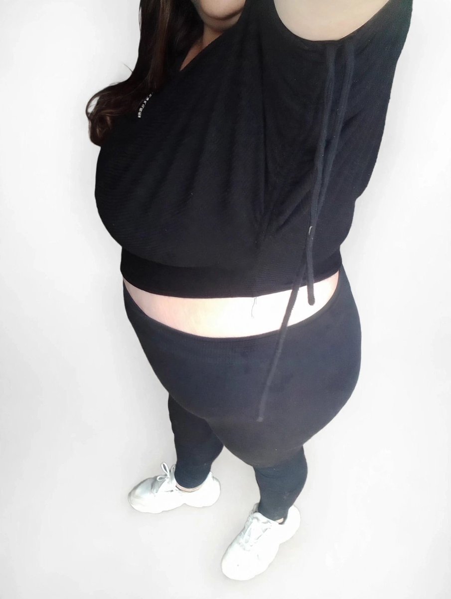 Kari3lx's tweet photo. Chica curvi venta de rico contenido https://t.co/XVTKaAs7nl