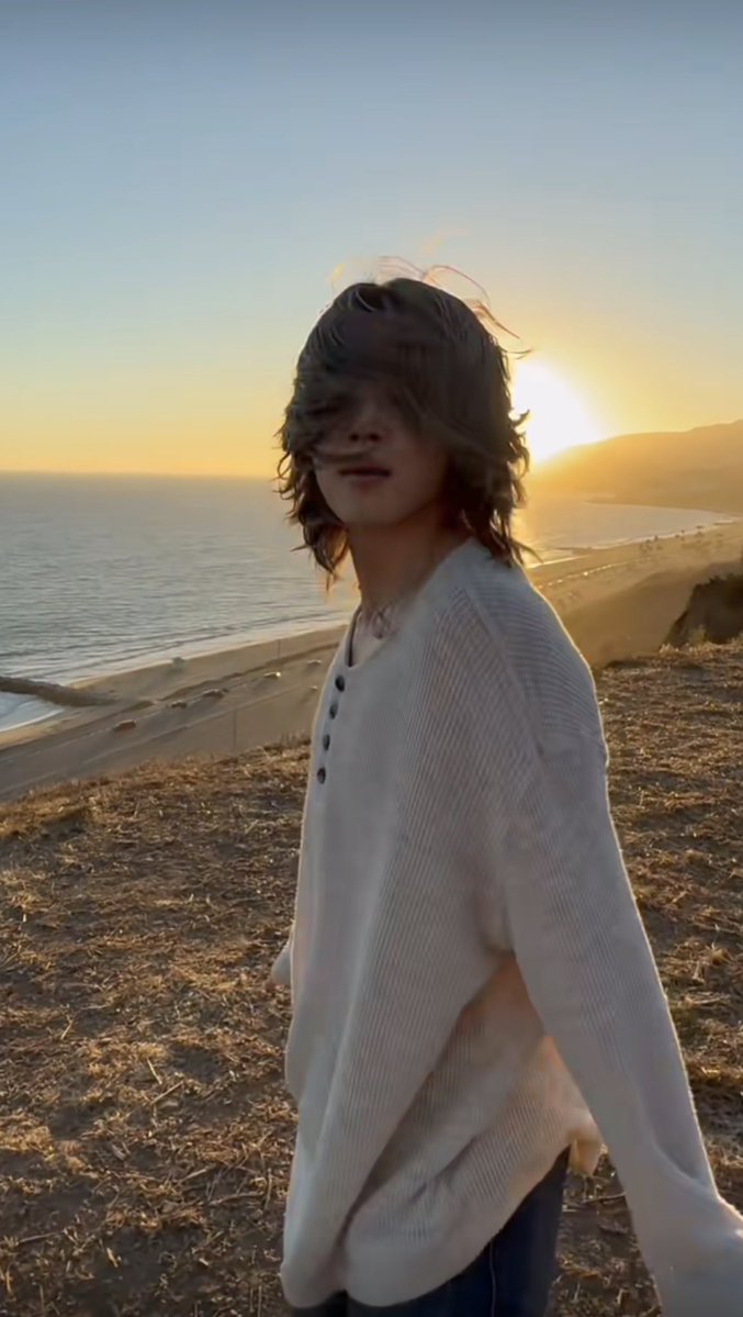 Sunshinemin1319's tweet photo. What a wonderful time to be alive ✨ https://t.co/0iLx9WXoy3