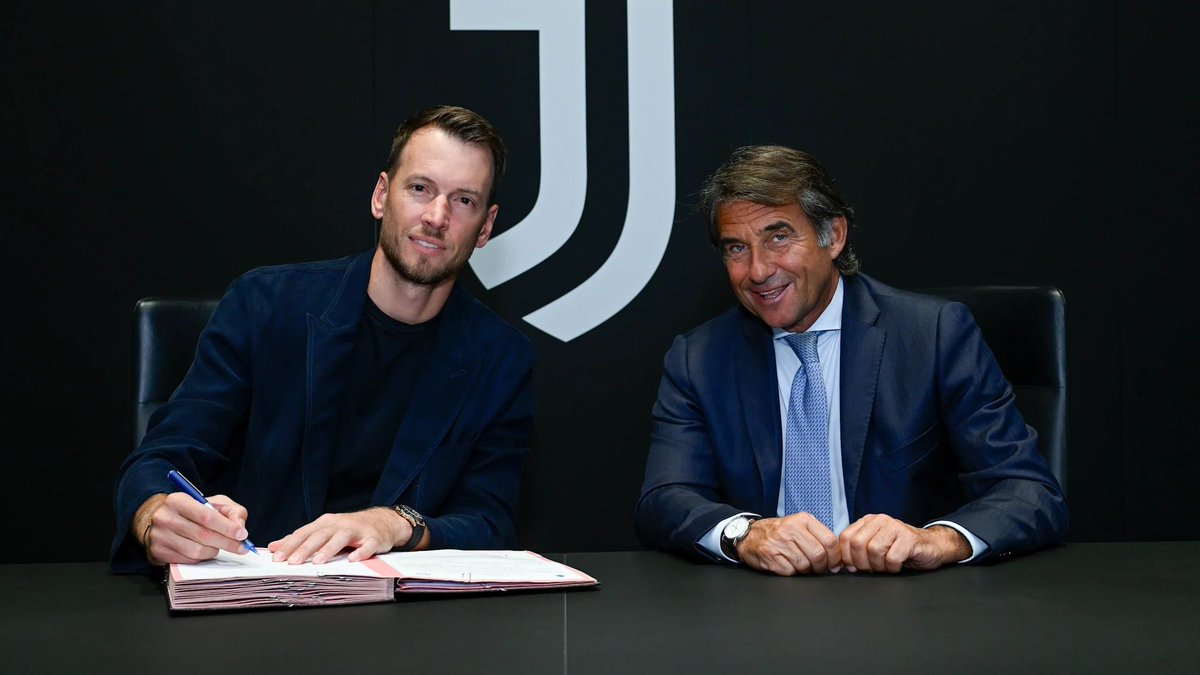 t247seriea's tweet photo. OFFICIAL: Juventus FC have signed former Botafogo FR goalkeeper Neto (37) on a free transfer on a contract until June 2027.

#Juventus #SerieA #Transfers https://t.co/hr0FC3UaPQ