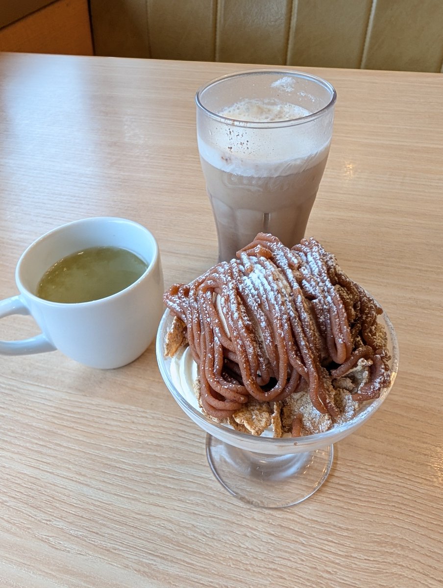 miki_two2's tweet photo. 第1弾～第4弾まで堪能させていただきました！ランダムノベルティにはだいぶ泣かされましたが、何とかコンプでき他地域の友人にも🎁でき満足です。

最終日無理かなと思っていましたが、予定より早く用事が済み、食べ納め間に合いました！
また次期待しております！❤️‍🔥

 #鬼滅の刃ジョイフルコラボ https://t.co/YCdtY2XIuA