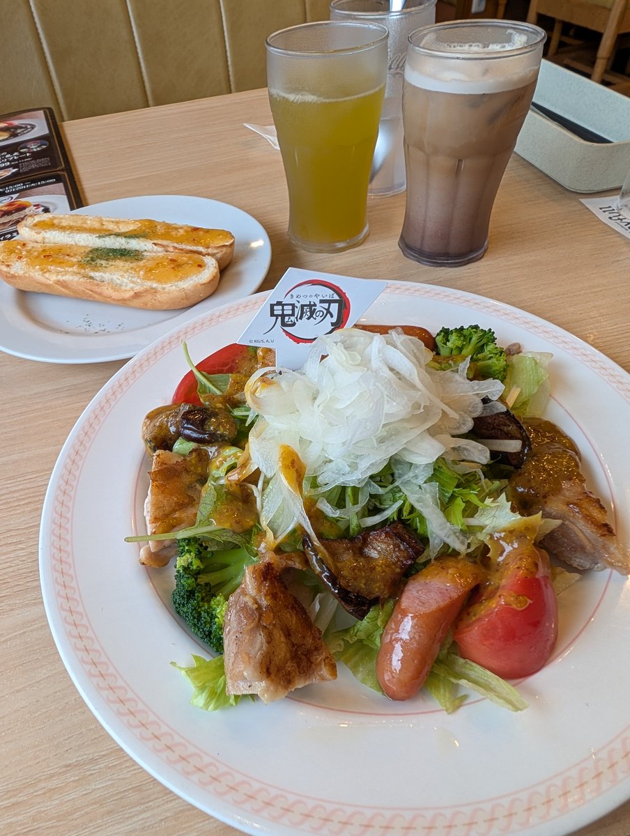 miki_two2's tweet photo. 第1弾～第4弾まで堪能させていただきました！ランダムノベルティにはだいぶ泣かされましたが、何とかコンプでき他地域の友人にも🎁でき満足です。

最終日無理かなと思っていましたが、予定より早く用事が済み、食べ納め間に合いました！
また次期待しております！❤️‍🔥

 #鬼滅の刃ジョイフルコラボ https://t.co/YCdtY2XIuA
