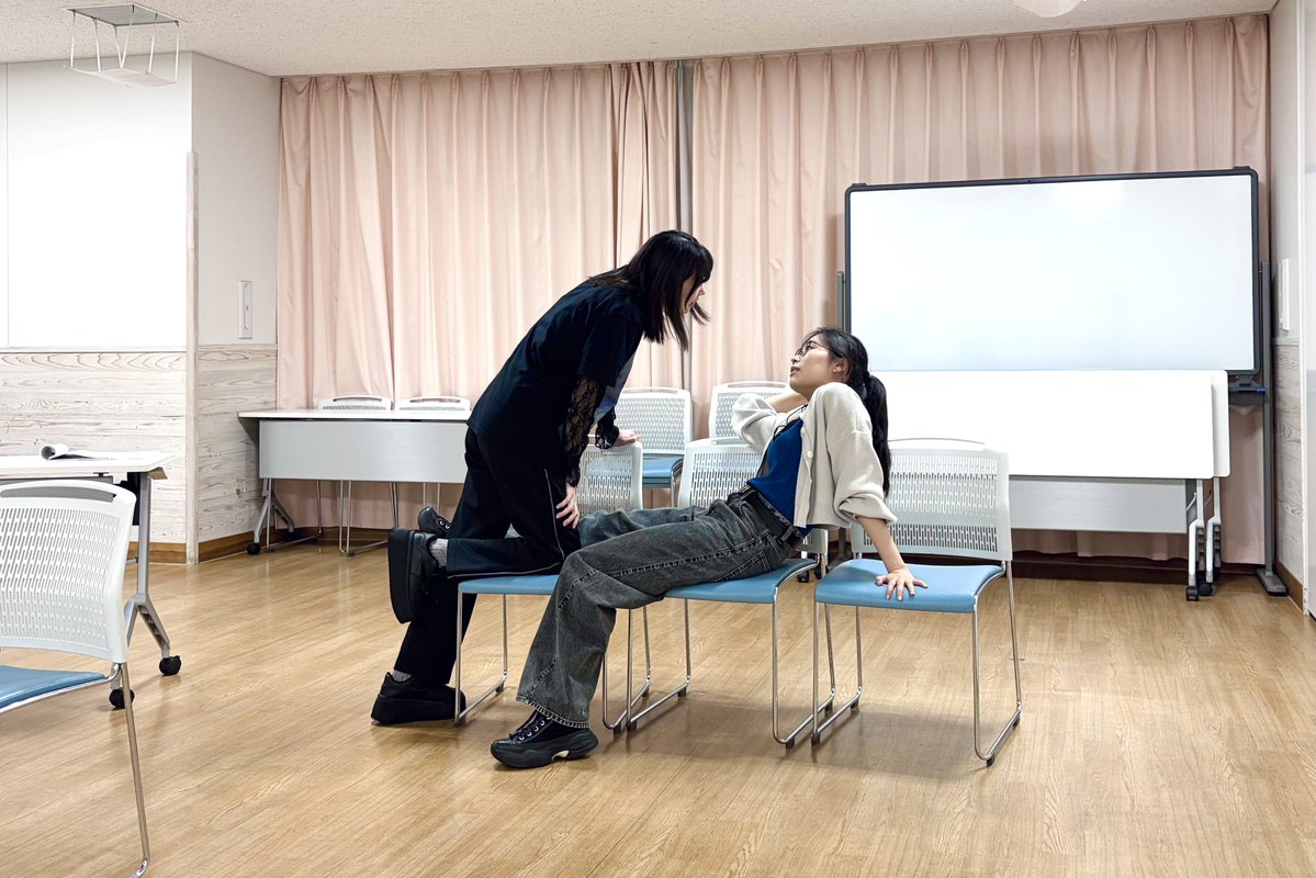 prelude_gekidan's tweet photo.
【 稽古風景📚】
◇ 第14回本公演『#AM254 』
 ̄ ̄ ̄ ̄ ̄ ̄ ̄ ̄ ̄ ̄ ̄ ̄ ̄ ̄
10月14日(水)~18日(日)
インディペンデントシアターOji
🪧 https://t.co/Z6AZsmucjE
🎫 https://t.co/IwN5HxVAHR
☁︎☁︎ Bteam ☁︎☁︎ https://t.co/xB4TS854nO