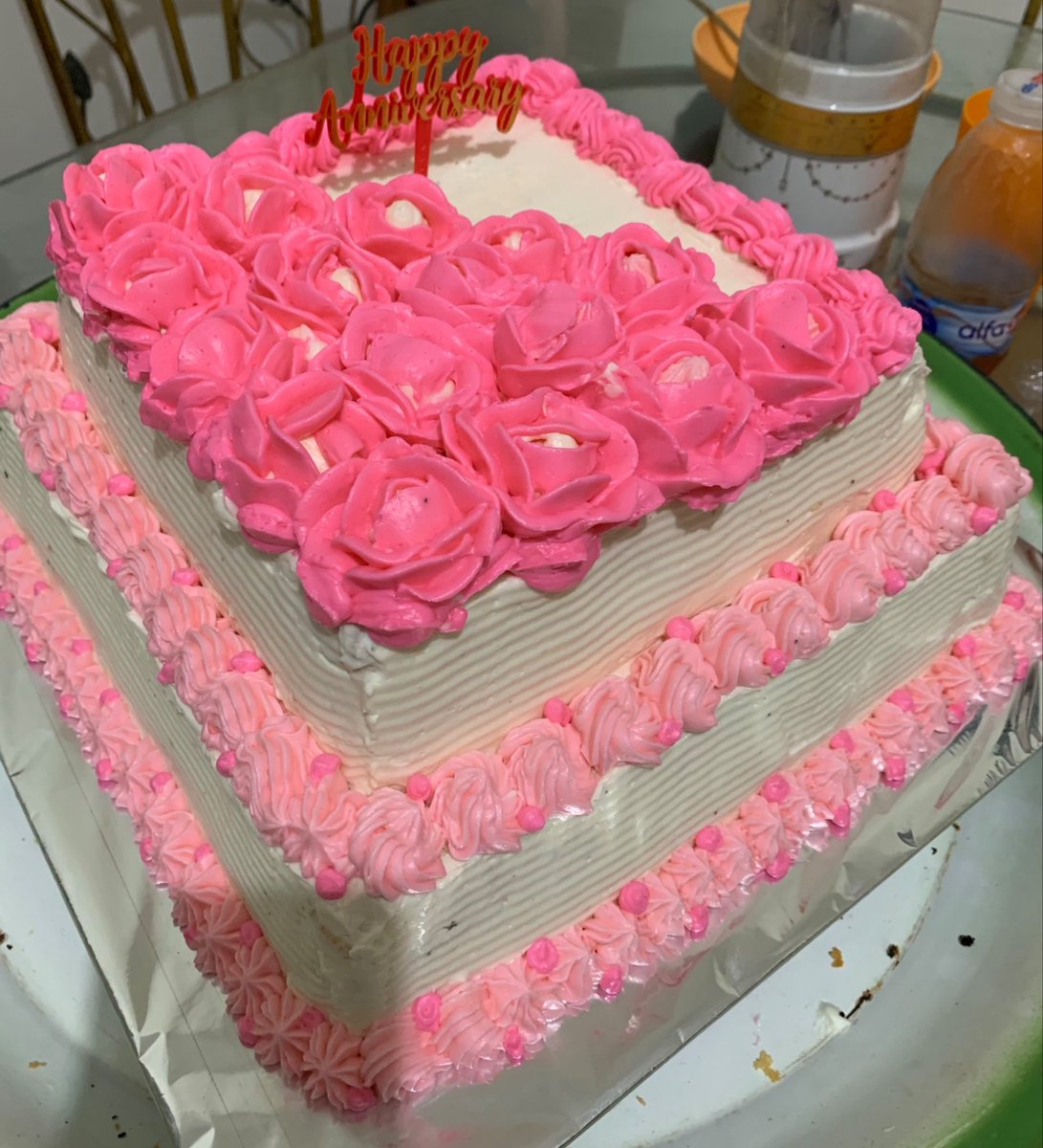 cyaelala's tweet photo. buat mawar dari buttercream hal yang paling nyebelin😭😭😭 https://t.co/VWfD389cV6