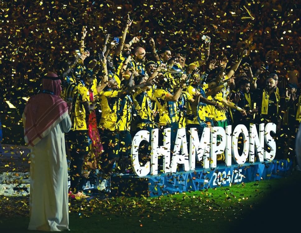 A7md989's tweet photo. ماعمري شفت نصراوي أو هلالي أو حتى أهلاوي 
يذكر بأن ناديه حقق إنجاز بسبب ضعف الخصوم 

لكننا في الاتحاد أُبتلينا بالمشخصنين الاغبياء
البعض عنده " عقده " من لوران بلان وبنزيما و كانوا يراهنون أن ذلك الموسم سيكون سيء و كارثي
وعندما تصدرنا كانوا يقسمون بأننا لن نحقق الدوري 
و هذه العقليات المريضه مستعده تقلل من دوري صعب حققه الاتحاد 
و هزم به هلال خيسوس " أقوى هلال " و هزم النصر المدجج بالنجوم و المدعوم ب ٧٠ مليون يورو بالشتويه 
و هزم أهلي يايسله الذي حقق النخبه
وهزم كل الأنديه في الدوري الذي حققه بجداره 
و مع ذلك نشاهد عينه غريبه من الكديش من يقول أنه بسبب ضعف المنافسين 🤓

حتى كأس الملك كان منافسنا في النهائي القادسيه الذي هزم الهلال و النصر و الأهلي وغيرهم
ومع ذلك كنا نلعب النهائي مع هذا الفريق القوي 
كأنه تمرين لأننا كنا الأقوى و حققناه ولله الحمد

و السؤال الأهم لكل من يقلل من إنجازات الاتحاد 
هل الاتحاد كان أقوى فريق عناصريا في ذلك الموسم ؟
قطعاً لا لم يكن الأفضل ولا الثاني ولا الثالث عناصرياً

هل الاتحاد كان أكثر فريق صرفاً على التعاقدات في ذلك الموسم ولذلك حقق الذهب !؟
الإجابه أن الاتحاد حتى لم يكن الرابع من ناحية الصرف في ذلك الموسم الذي هيمن به 🤷🏻‍♂️

هل يوجد ضعف !؟ 
نعم يوجد ضعف لكنه ضعف في عقول من يقلل من كل هذه الإنجازات المثبته 
و أيضاً يوجد ضعف شخصيه في كل من يتبع أشخاص كانوا كارهين لتلك الحقبه لأسباب لا علاقة للاتحاد بها 

وصلت !؟