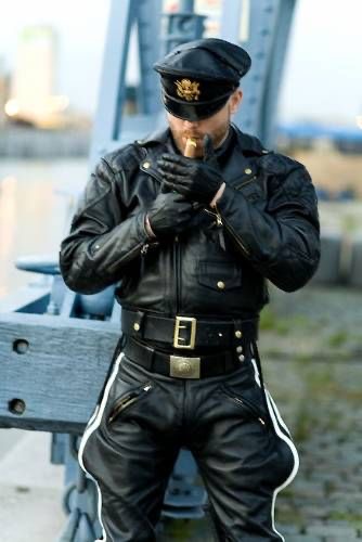 rubbrslave's tweet photo. Got room for another cigarpig, Master? This slave takes the smoke.
#cigarpig #leatherslave #gaybdsm https://t.co/Gjxx1MopTi