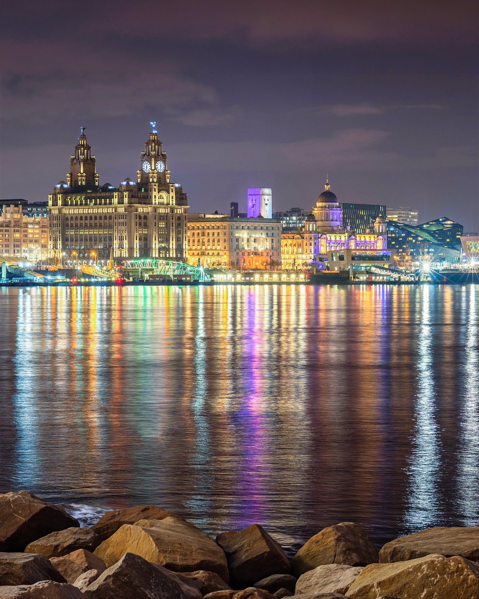 LiverpoolVista's tweet photo. Good morning. A colourful River Mersey from the lights of the iconic Liverpool Waterfront. https://t.co/znOZCet8gl