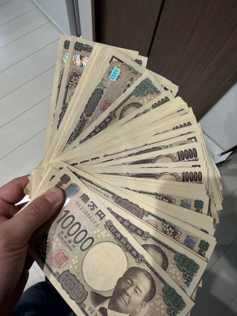 rosesa9dx's tweet photo. 軍資金欲しいーー https://t.co/DgevQljXJY