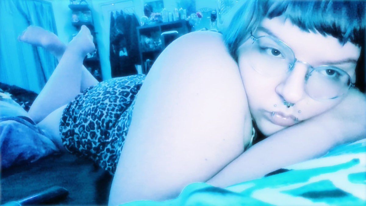 starynigvt's tweet photo. Butch's all love a good ass right? 

#butchfemme #butchbait #femme https://t.co/aEJnCq4xMY