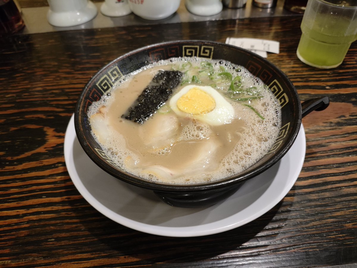 hakke8ke's tweet photo. 9/29㈫本日のとんこつスープ『若い』骨交換しました🦴

鶏塩ラーメンちぢれ麺1100円で提供中してます🐓

福岡県の最後は大砲ラーメン🍜

八卦の営業時間
11:00〜15:00 17:00〜20:15（19:45L.o）駐車場7台
㈪定休日

#ラーメン八卦
#とんこつ
#福岡市
#大砲ラーメン
#ラーメン https://t.co/QCiiKKOxuR