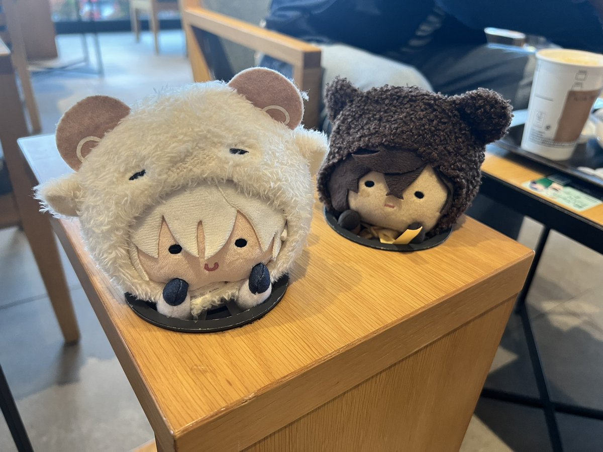 kanon_810's tweet photo. チロルさんとスタバ、
ぱずぎりのガチャがしぶすぎて……。めちゃくちゃダブるんですけど……。
三日月も鶴丸も五虎ちゃんも出ない。 https://t.co/eIxUkcpHkr