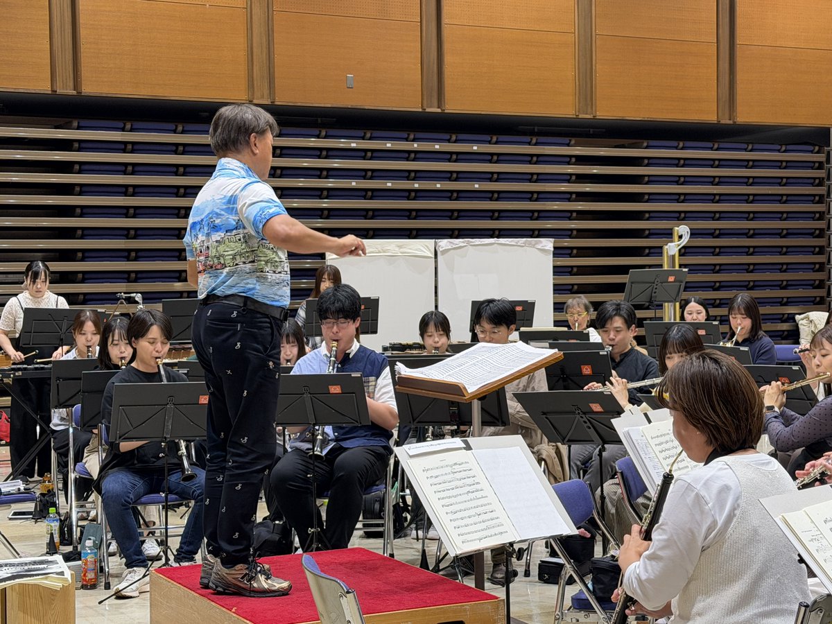 prokita_wind's tweet photo. 10月2日(金) #札幌市教育文化会館  で行われる #プロウインドオーケストラ北海道  第1回定期演奏会のリハーサルが始まりました！🍂

今回も春の吹奏楽コンサート同様、指揮の現田茂夫さんをお迎えし、団員一同頑張って参ります！

ぜひ会場でお楽しみください♪

#プロ北
#吹奏楽
#リハーサル https://t.co/vawpA5AtfE