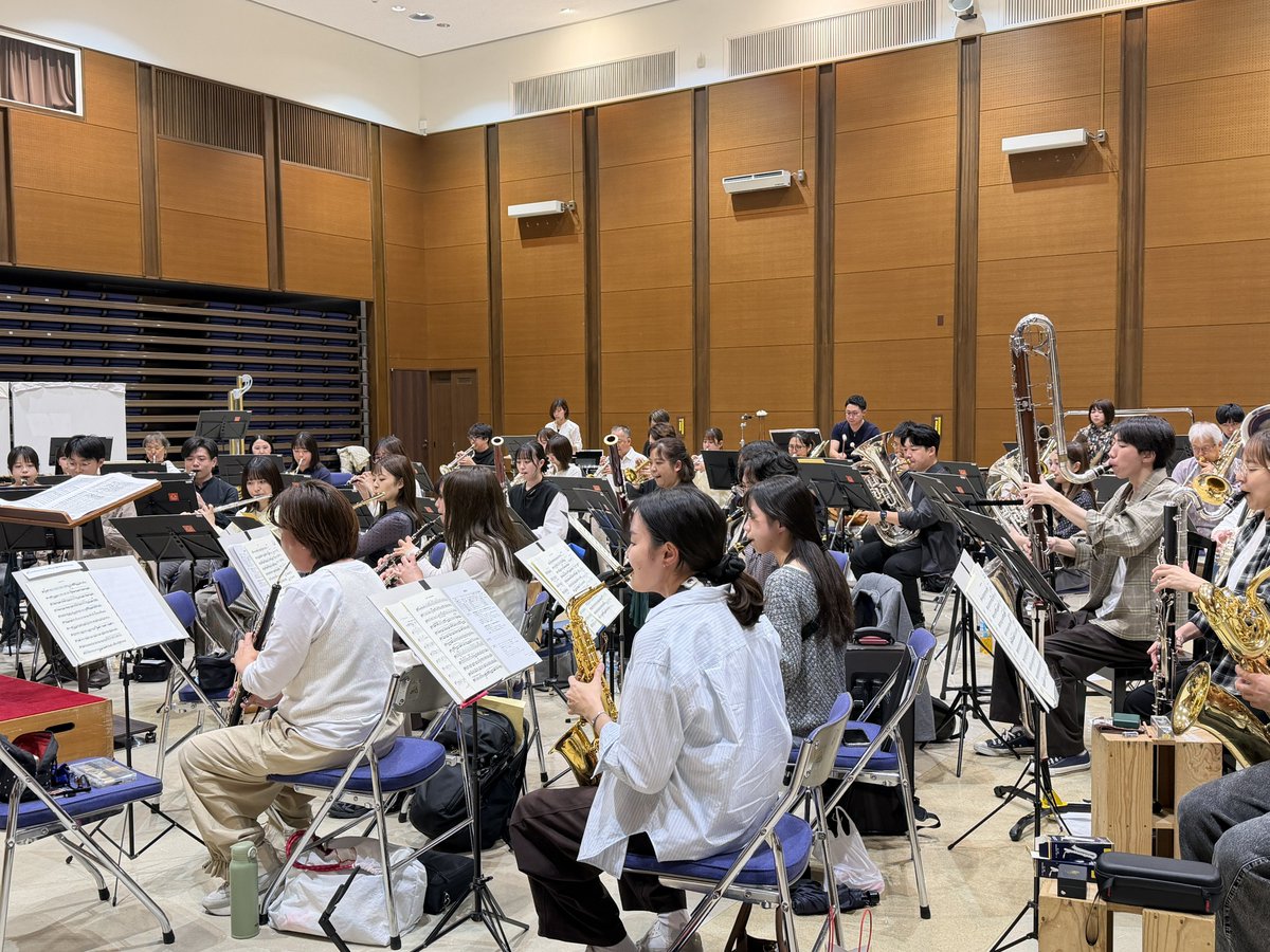 prokita_wind's tweet photo. 10月2日(金) #札幌市教育文化会館  で行われる #プロウインドオーケストラ北海道  第1回定期演奏会のリハーサルが始まりました！🍂

今回も春の吹奏楽コンサート同様、指揮の現田茂夫さんをお迎えし、団員一同頑張って参ります！

ぜひ会場でお楽しみください♪

#プロ北
#吹奏楽
#リハーサル https://t.co/vawpA5AtfE