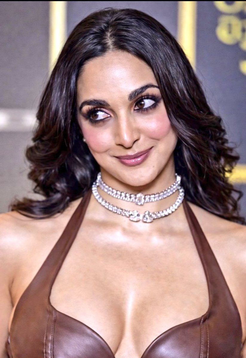 COSMOS_SULPHATE's tweet photo. #KiaraAdvani https://t.co/lhaM7WcPSX
