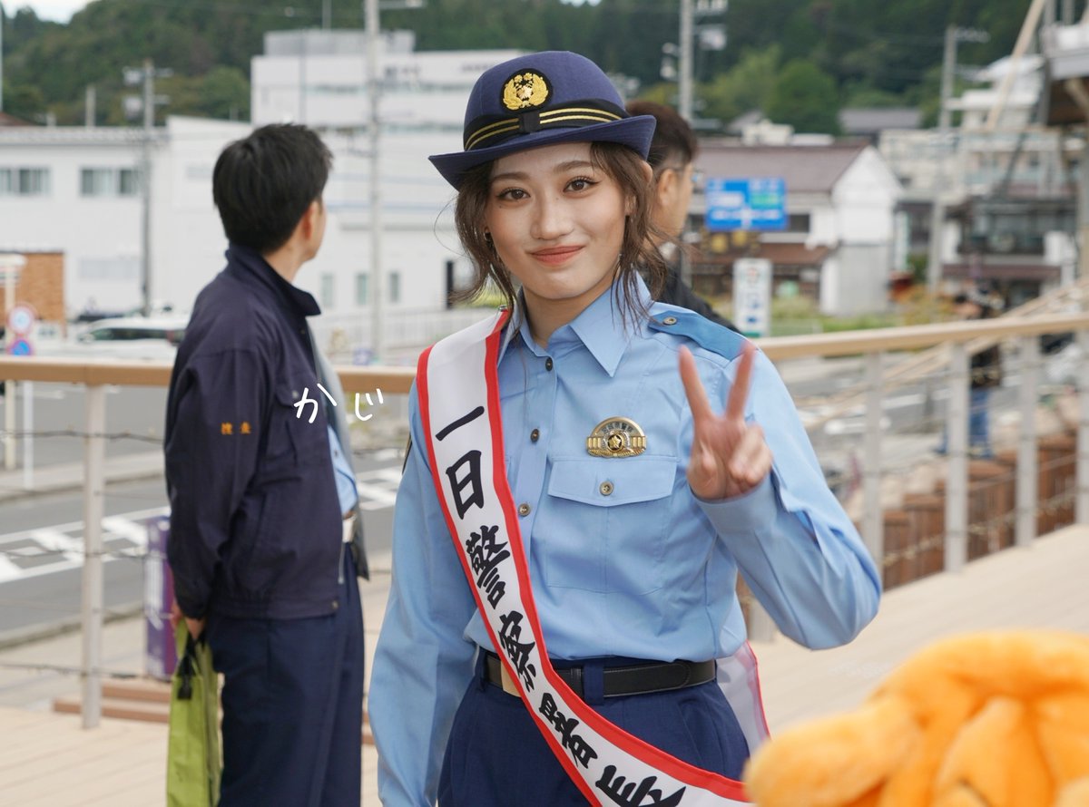 kajisan5555's tweet photo. ｢2026年宮城県秋の交通安全県民総ぐるみ運動｣の一環として、アイドルグループ｢アンジュルム｣卒業後、現在は｢CanCam｣の専属モデルとして活躍している、気仙沼市出身の佐々木莉佳子さんが一日警察署長として参加中。～ラヂオ気仙沼(宮城県気仙沼市)/9月29日 #佐々木莉佳子 #一日警察署長 https://t.co/bSyS0tC72R