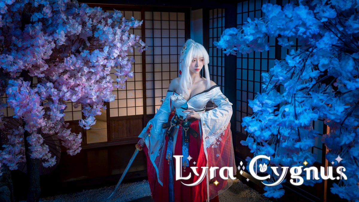 cygnus_lyra's tweet photo. 右滑第二張一定要看➡️

茫茫白無盡，緋色寄新生
待到昭昭如願日，便是……雪後一地春❄️

攝影：培根🥓 
這本會出… #寫真 #wutheringwaves #緋雪 #cosplay https://t.co/ma5SniE3BD