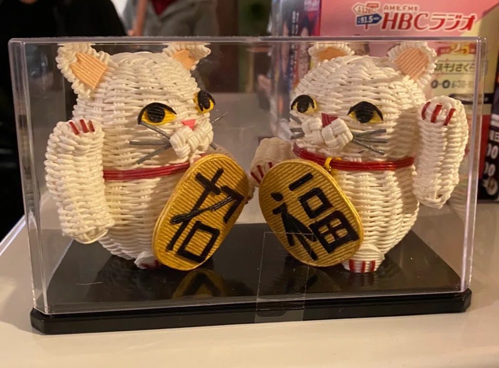 yu_mirea's tweet photo. 今日は #まねきねこの日 #招き猫の日 ということなので…
2枚目画像は招き干支を制作中です
 #クラフトバンド で作ってます https://t.co/EWqDmWrEas