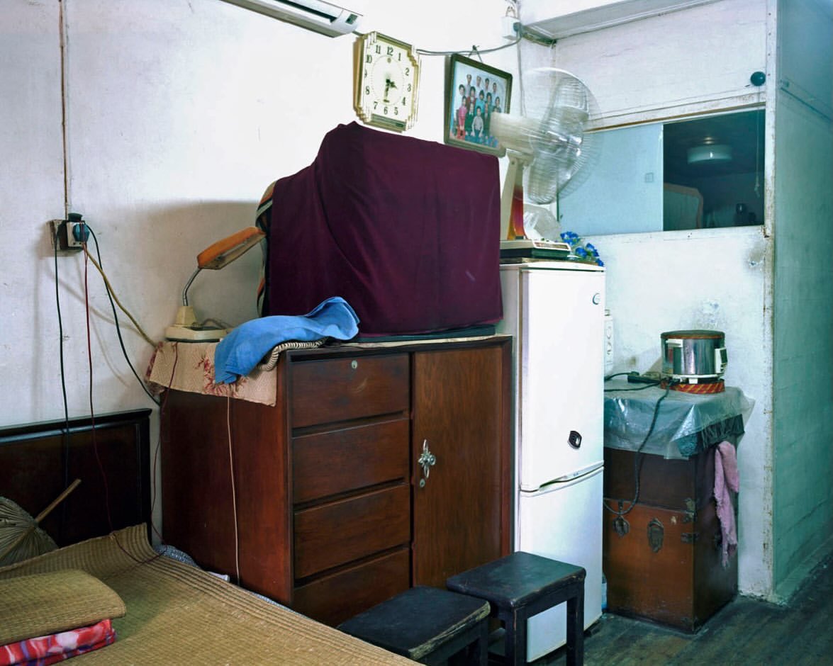 gregforaday's tweet photo. Shanghai interiors, 2002-2005.

1. Bedroom with partial privacy. 2002.
2. Bedroom with three light sources. 2005.
3. Bedroom/Living room/Dining Room, 2004.
4. Kitchen scene, 2005.

Link to my books in bio.

https://t.co/5SHgWyktVE https://t.co/PDw1nI3Y2C