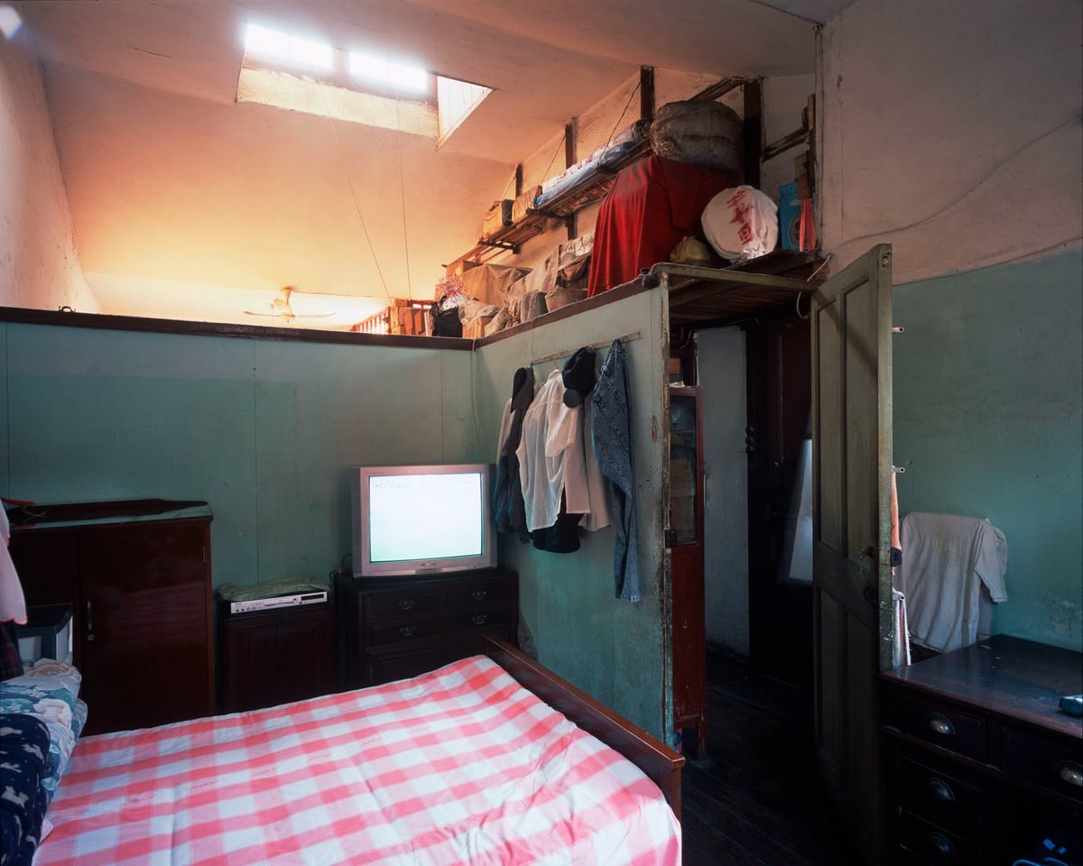 gregforaday's tweet photo. Shanghai interiors, 2002-2005.

1. Bedroom with partial privacy. 2002.
2. Bedroom with three light sources. 2005.
3. Bedroom/Living room/Dining Room, 2004.
4. Kitchen scene, 2005.

Link to my books in bio.

https://t.co/5SHgWyktVE https://t.co/PDw1nI3Y2C