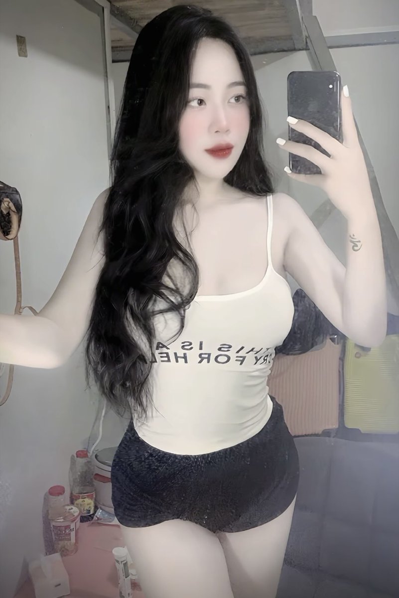 meomeocute2k6's tweet photo. Em nhận sét kèo. Ai có nhu cầu nhắn em. 
Chơi được mọi thể loại 🤭
Có phòng riêng hoặc ship tận giường 🛌
Làm tình hơn người yêu nữa ạ https://t.co/4F8NivvQ7B
