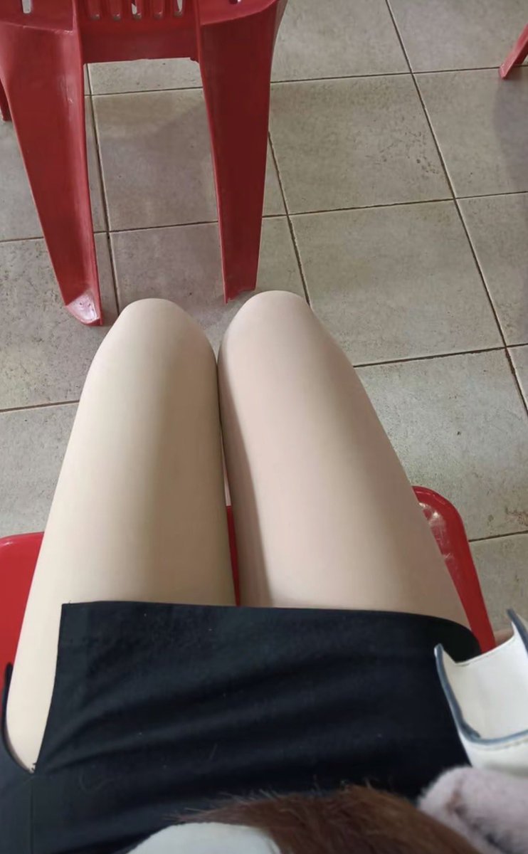 galaya21's tweet photo. เงีิ��ยนน #ใส่ถุงน่อง https://t.co/ngtSyRIz1W