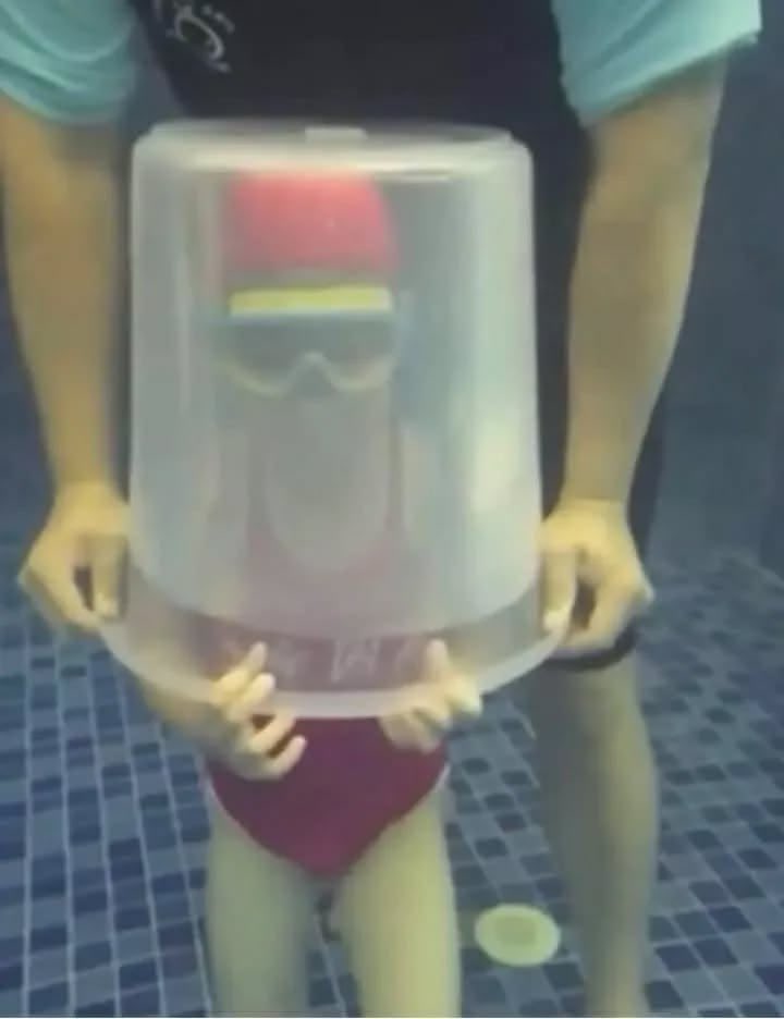 Drballer01's tweet photo. Hey @grok, I’m curious—how does trapping air inside the container allow someone to breathe underwater without drowning? What’s the science behind this method? 🤔 https://t.co/HsAVBAgNOm