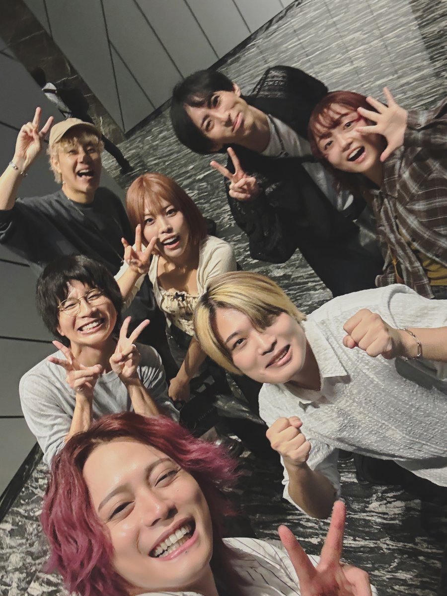 melogappa's tweet photo. 東京行ったらペルピンズさんとRabbit Catさんにたまたま会えた！！！！！！！
「動画見てますー！」ってみんな言ってくださって嬉しかったーー！！！！！！！！
WHITEBOXのホワイトさんとテディさんにも久しぶりに会えて嬉しかったーーー！！！！！！
みなさんありがとうございましたーーーーー！！！！