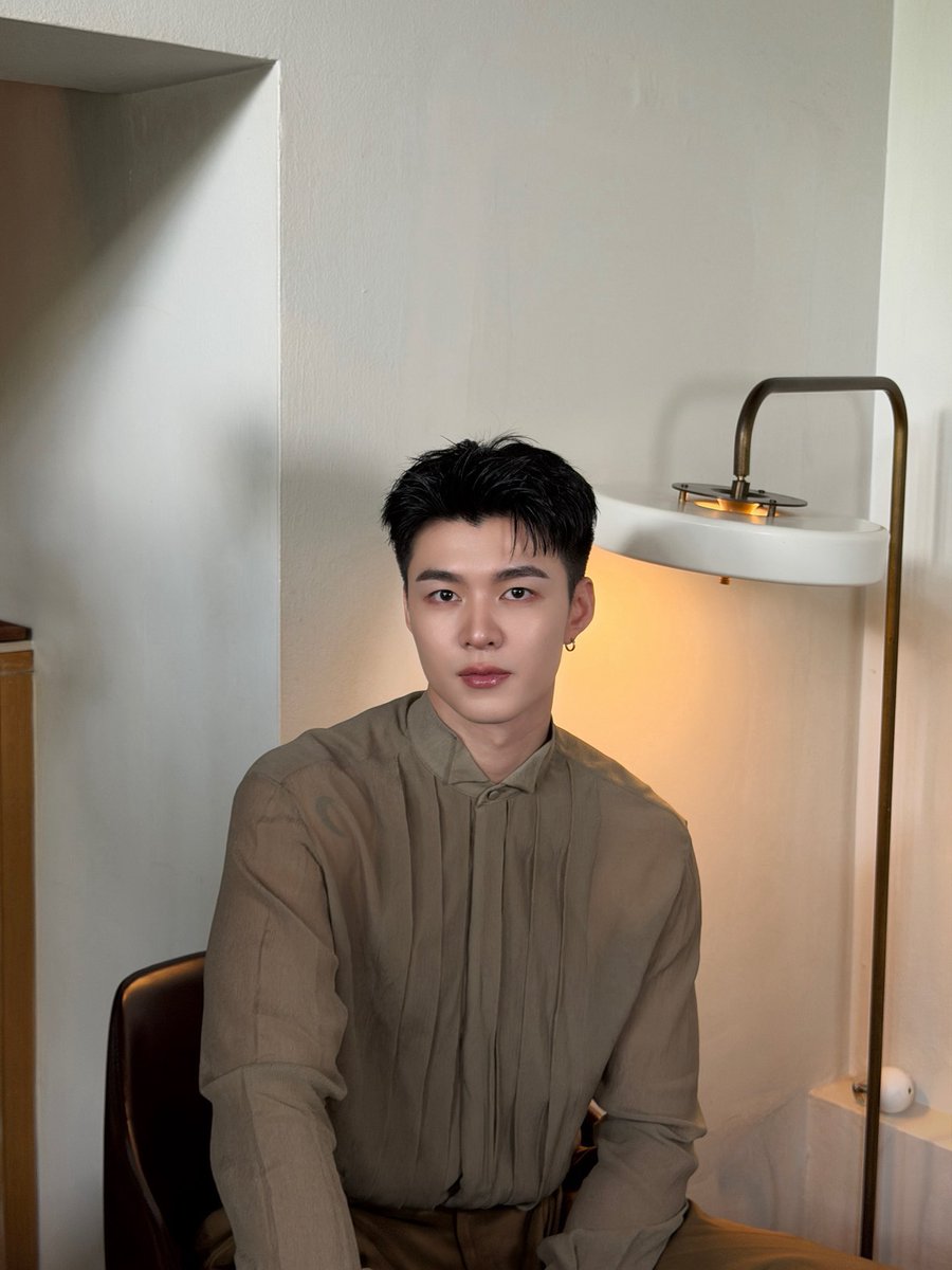 Mcoton99's tweet photo. ถ้านั่งทาน lunch ตรงข้ามคงไม่กล้าทาน เขินน😊🙃

MEEN WITH VALENTINO
#ValentinoInterferenze https://t.co/gRvdRGB42M