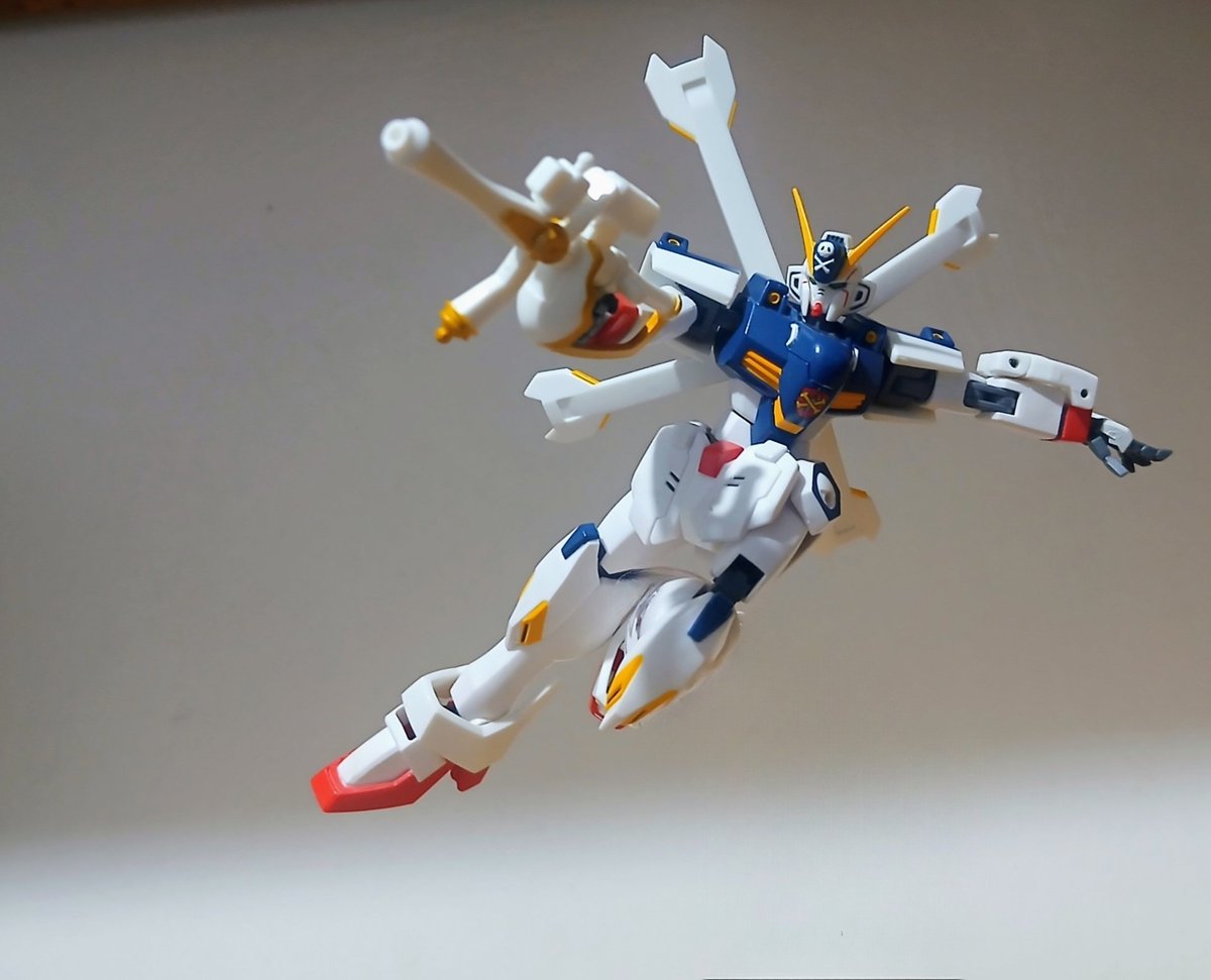 Desunutz1's tweet photo. Mechtember day 28
The robot spirits crossbone gundam it's an old figure on the line,and yeah i can feel that,the articulation it's great,but has some obsolete joints,and also he's kinda small,but this comes with a lot of accesories,so i'm glad i got him.
#toyphotography https://t.co/gjqEN0Kmtl