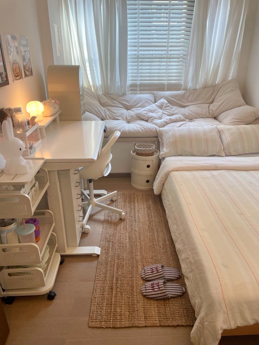 skyecorner96's tweet photo. my kind of comfort zone https://t.co/OPR6qvboSm