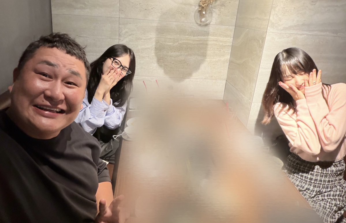 otenkinori's tweet photo. ゆるやかゆったり極秘会（月夜の会）が開催！
月影（かとし）
夜凪（菅井さん）
宵豚（オテンキのり）

じつに面白き集いでした♡

あと菅井さんの傘が小くて薄くて、かとしが凄く嬉しそうでした^_^
ご報告は以上です https://t.co/B4luWyz3PC