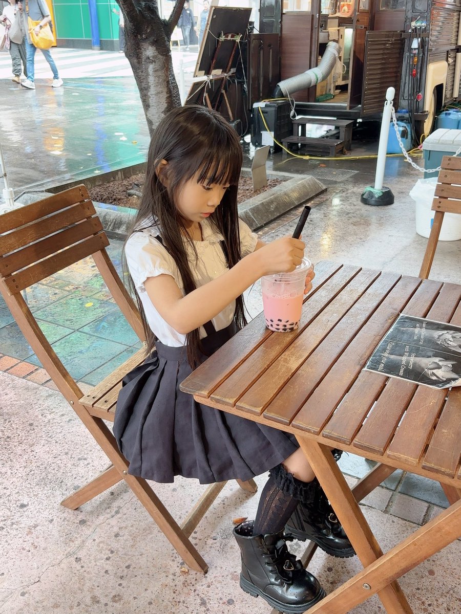 tottoko86tarou2's tweet photo. MADAMADAメンバー追加ADが始まることを知ったひなぴ。
「え！受けたい！」良く読むと募集要項に「キッズの男の子」と記載されてて
「えーママ、ひなちゃん女の子やんな？(真面目)」
そこ確認いる⁉️笑
男の子だったとしても無理やけど🤣
あなたはどう見ても女の子です笑笑
MADAMADA大好きひなぴでした❤️ https://t.co/nTwVzmXiPJ