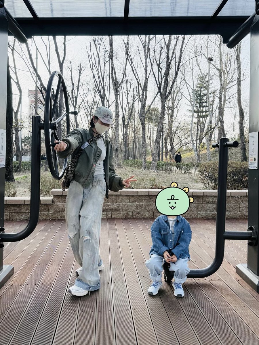 sonyejinpics's tweet photo. son yejin:

“actually, a lot of people take photos of us secretly. so i often have to go over and ask them to delete the pictures. we can’t really do anything about our own faces being shown, but for our child, it’s still a bit of a concern if those photos get out. there will definitely be times when our child needs to go out and about freely even when we’re not around, and if people recognize him, it could certainly limit his freedom. i’ve become a bit more sensitive about his face being exposed. so, in that regard, it’s still a bit of a concern.”

https://t.co/D1pb2QwVbc
