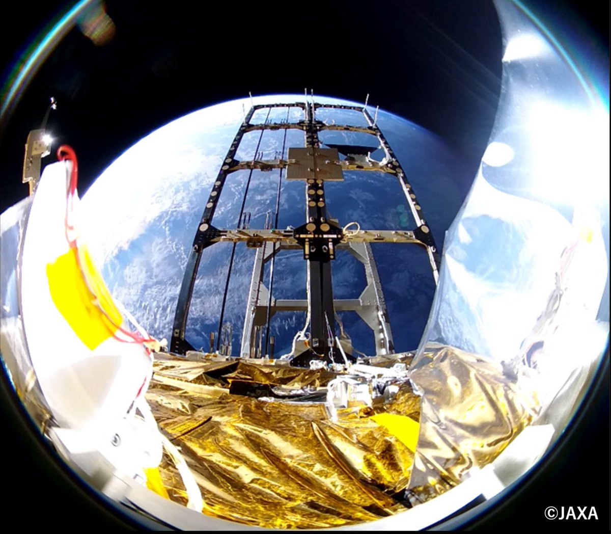 JapanGov's tweet photo. After delivering supplies, this spacecraft became a space lab. 🛰️🔬 Japan’s HTV-X1 spent about 2.5 months testing new equipment after leaving the ISS, from solar cells to a deployable panel. One flight supported life in orbit—and technology for future missions. 🌏 https://t.co/k6Bqw9ptu6