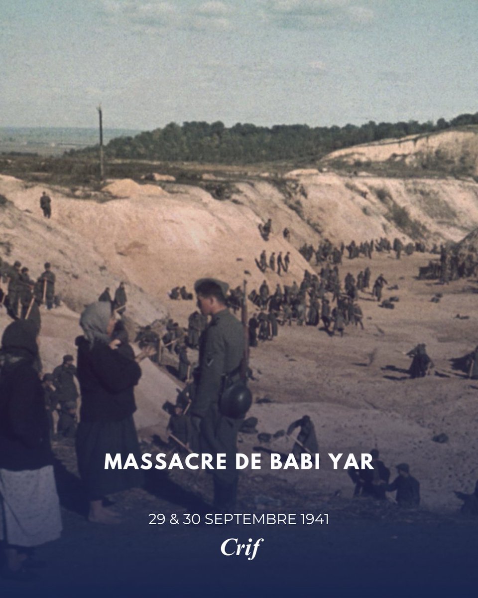 Le_CRIF's tweet photo. Les 29 et 30 septembre 1941, dans le ravin de Babi Yar, près de Kiev, en Ukraine, les Einsatzgruppen sous l’autorité du SS Paul Bobel, avec le soutien de la police auxiliaire ukrainienne, assassinent 33 771 Juifs. En seulement deux jours, 33 771 hommes, femmes, enfants et personnes âgées sont fusillés.
Convoquées sous un faux prétexte, les victimes sont conduites jusqu'au ravin, dépouillées de leurs effets personnels puis exécutées par balles. Ce massacre constitue l'un des épisodes les plus marquants de la « Shoah par balles », qui coûta la vie à plus d'un million de Juifs en Europe de l'Est.
Babi Yar marque l'une des premières grandes étapes de la politique d'extermination nazie, avant la mise en œuvre à échelle industrielle dans les centres de mise à mort en Pologne.
En 1943, les nazis tentent d'effacer les traces de leurs crimes en exhumant puis en brûlant les corps dans le cadre de l'Aktion 1005, destinée à dissimuler les preuves des massacres commis en Ukraine.
En mémoire des victimes de Babi Yar et de toutes celles des nazis, rappelons l'importance de transmettre l'histoire de la Shoah, de combattre l'antisémitisme et de préserver la vérité face à toutes les formes de négation, d'oubli, de relativisation et de comparaisons indécentes.
Cette photo du ravin illustre l’affiche du documentaire « Babi Yar. Contexte » du réalisateur Ukrainien Sergueï Loznitsa ©Hamburger Institut für Sozialforschung
