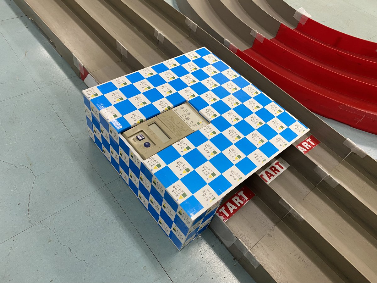 ts_mini4wd_univ's tweet photo. ラップタイマーのカバーがさすがにボロかったので、新しく作り直しました。ピカピカ✨️これからは心置きなく写真を撮ってくださいね^^！
お待ちしております〜。 https://t.co/GXgu0OAWkL