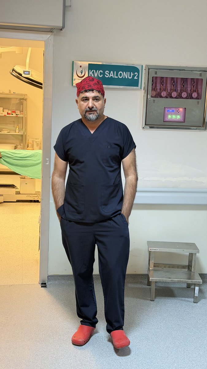 sezginDr's tweet photo. Günaydın dostlarım 
Bugün foto çekecek enerjim kalmadı eskilerden olsun 😅ayın son hastasını almış olduk 22. Açık kalp 3 tanesi minimal olması ayrı  güzel 👌
dinleniriz inşallah https://t.co/NhtzczQkeQ