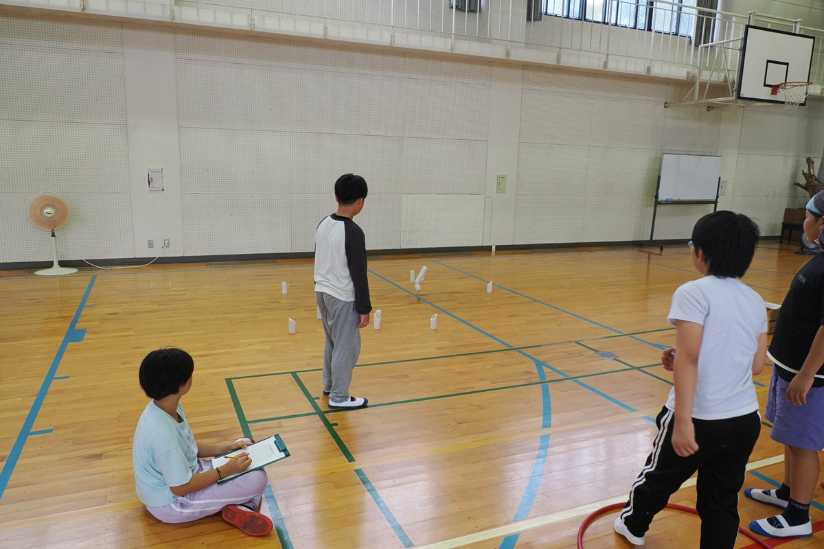 nishihara_esc's tweet photo. 宿泊学習（5年生）

午後はニュースポーツとして、ペタンク、モルック、バッゴーの3種目をチーム対抗で行っています。自然と助言し合ったり、褒め合ったりする雰囲気が生まれ、楽しそうに活動しています。 https://t.co/BOcM3w7OdP